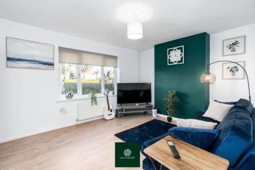 Bramcote House | 3 Bed House with King Size bed near Uni and QMC
