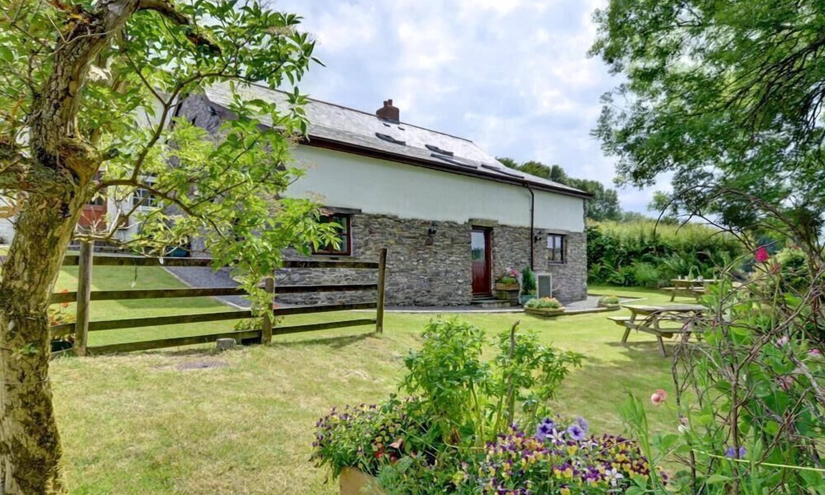Brayford Cottage | 3 Bed in Barnstaple (oc-n1991)