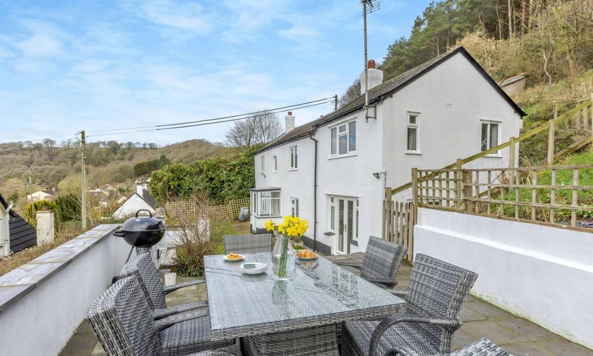 Weare Giffard Cottage | 3 Bed in Bideford (oc-90864)