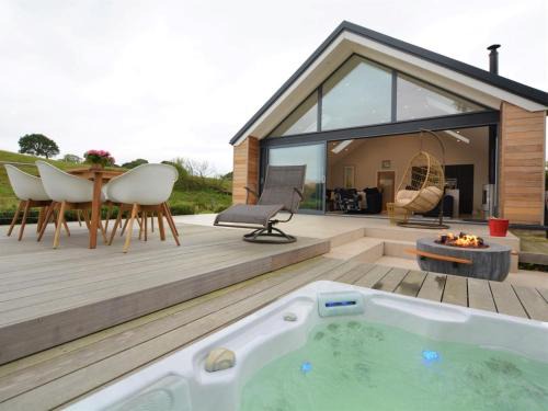 Higher Walton Cabin | 3 Bed in Blackburn oc-64911