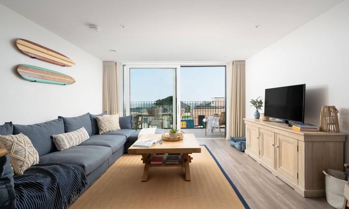 Constantine Bay Apartment | 3 Bed in Constantine Bay (oc-b631324)