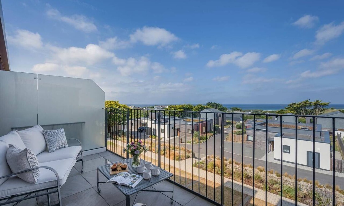 Constantine Bay Apartment | 3 Bed in Constantine Bay (oc-t45571)