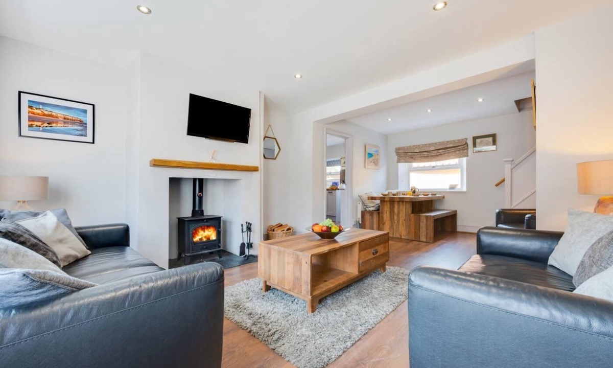 Docking Cottage | 3 Bed in Docking (oc-1837)