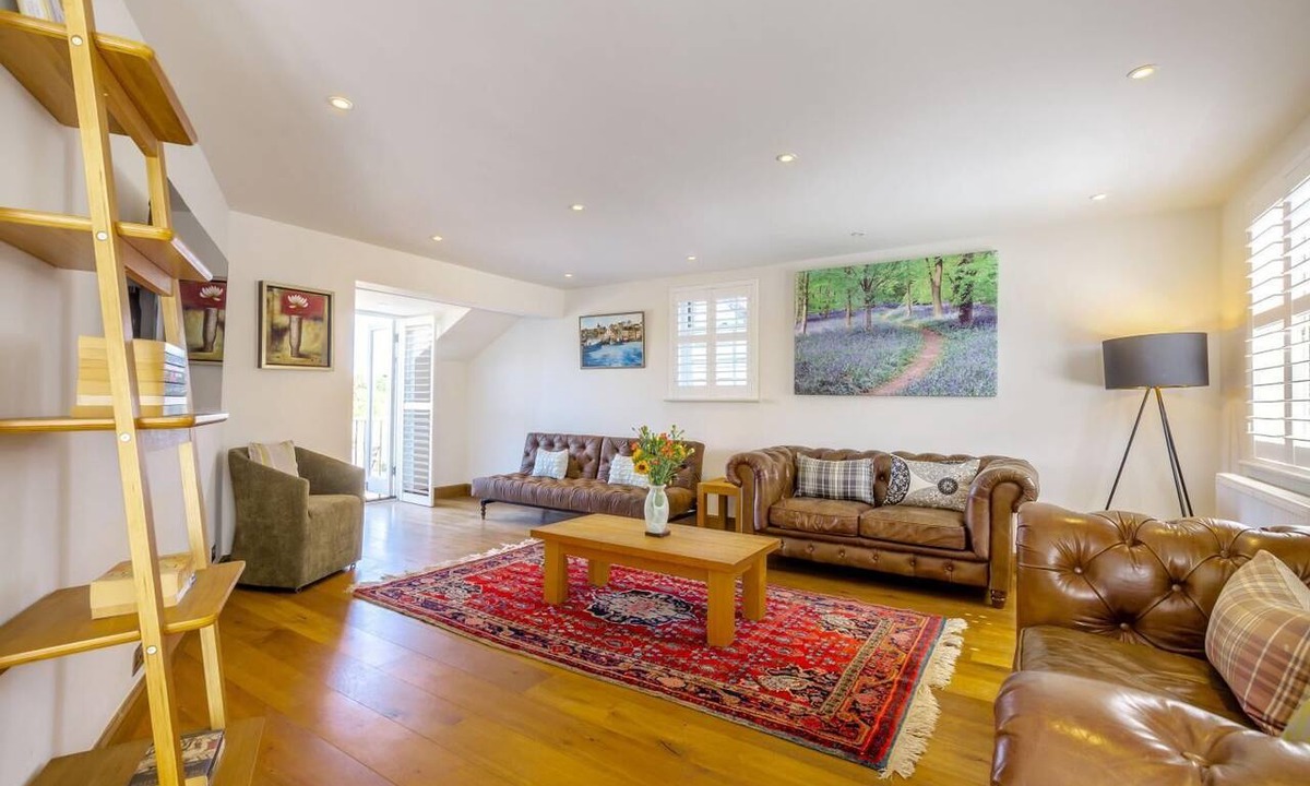 Forest Row Cottage | 3 Bed in Forest Row (oc-h43282)