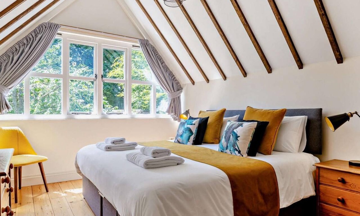 Maiden Newton Cottage | 3 Bed in Dorchester (oc-92415)
