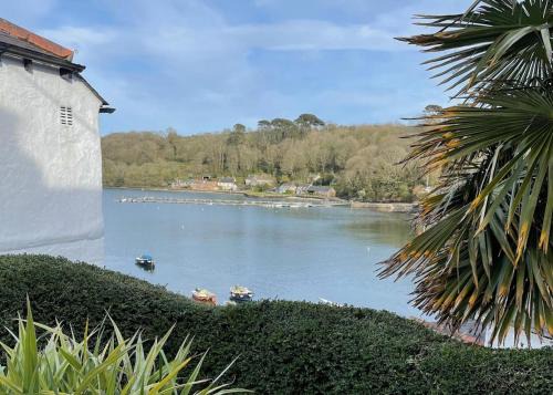 Helford House | 3 Bed in Helford oc-hccott