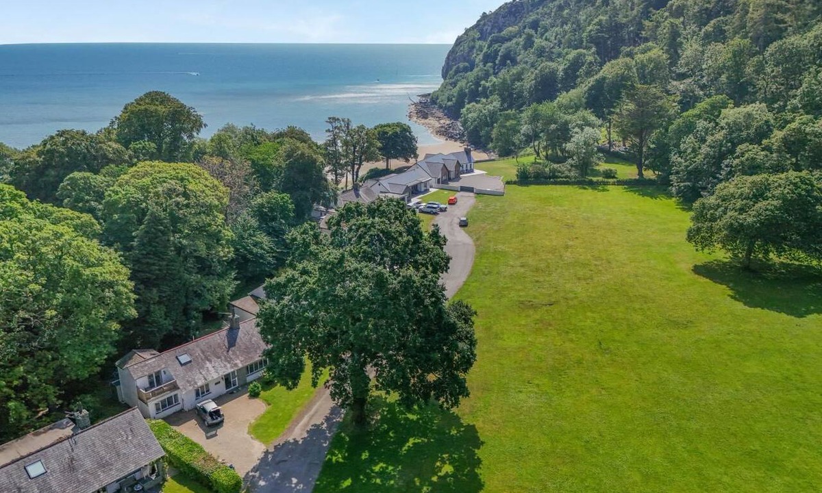 Llanbedrog Cottage | 3 Bed in Llanbedrog (oc-g45281)