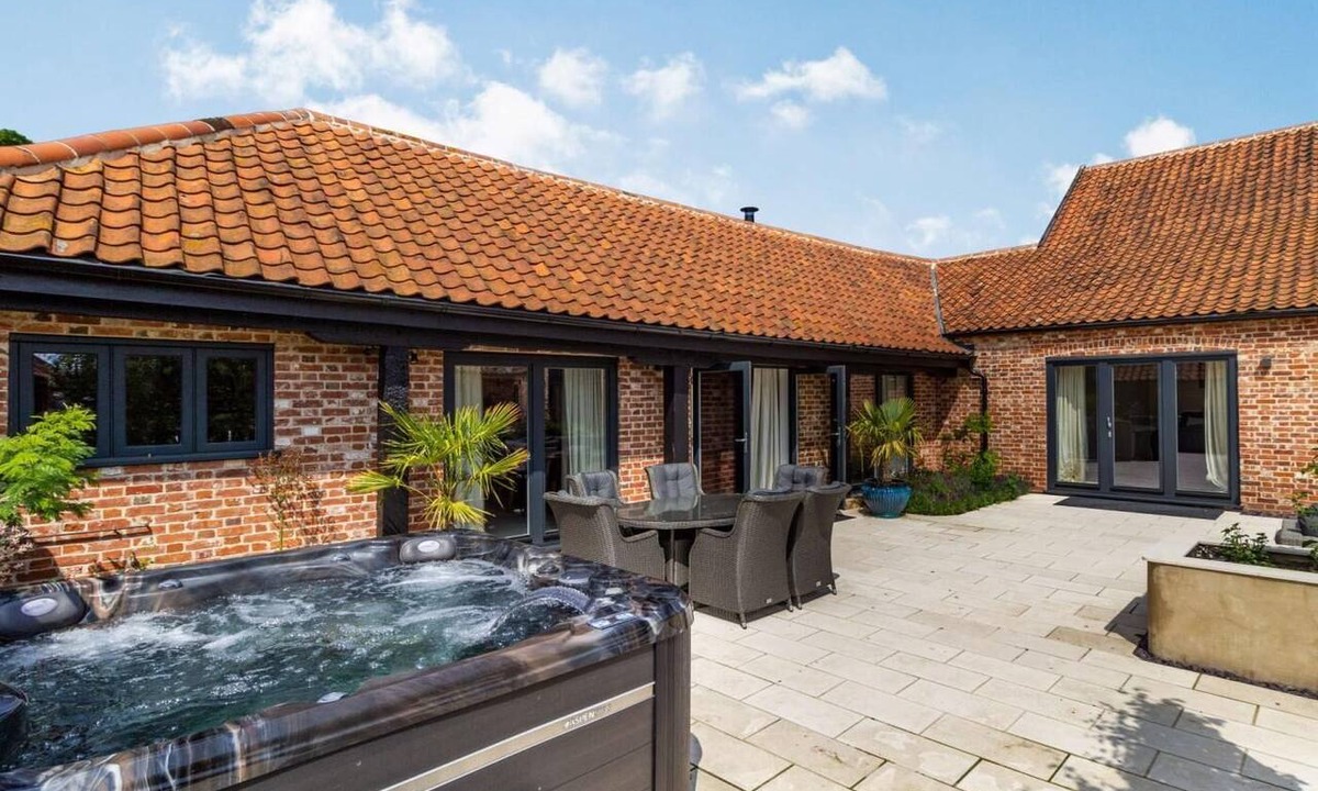 Hopton Cottage | 3 Bed in Lowestoft (oc-82802)