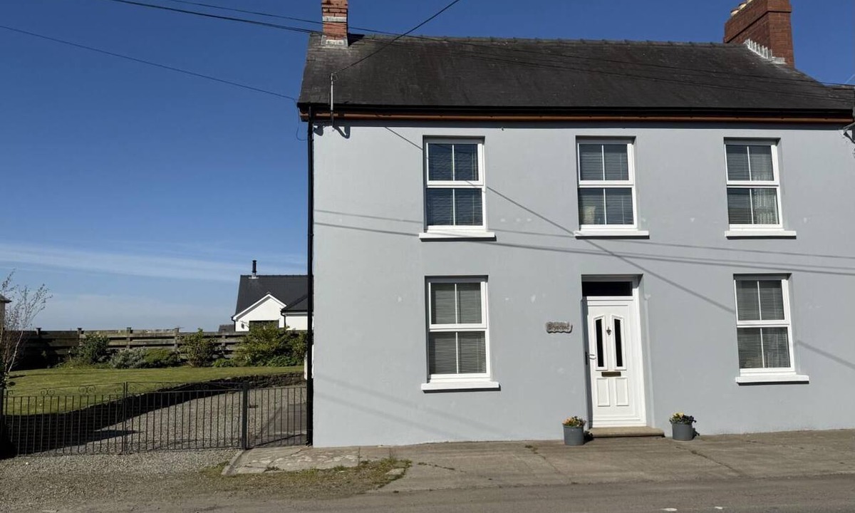 Narberth Cottage | 3 Bed in Narberth (oc-79443)