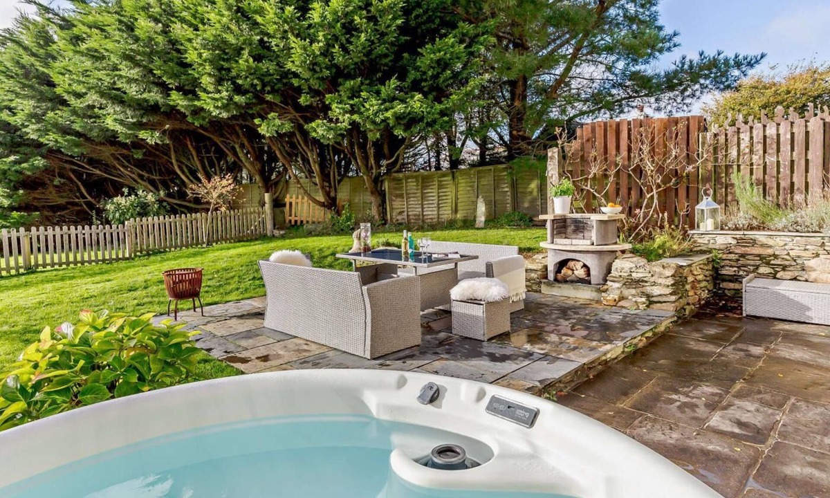 Torpoint Cottage | 3 Bed in Polbathic (oc-h28169)