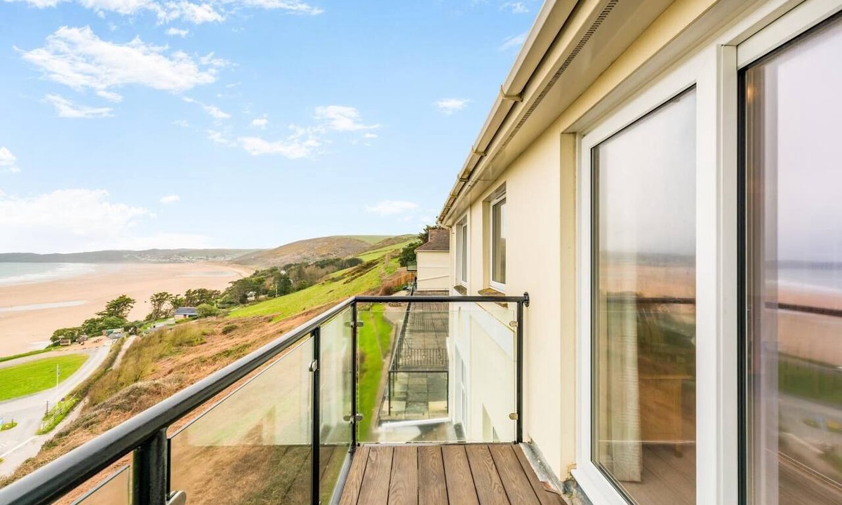 Putsborough Apartment | 3 Bed in Putsborough (oc-flt20)