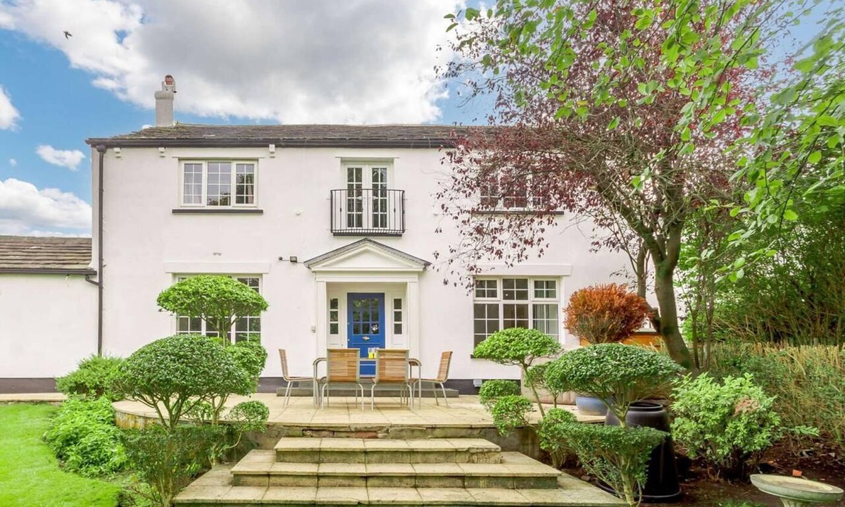 Rochdale Cottage | 3 Bed in Rochdale (oc-89552)