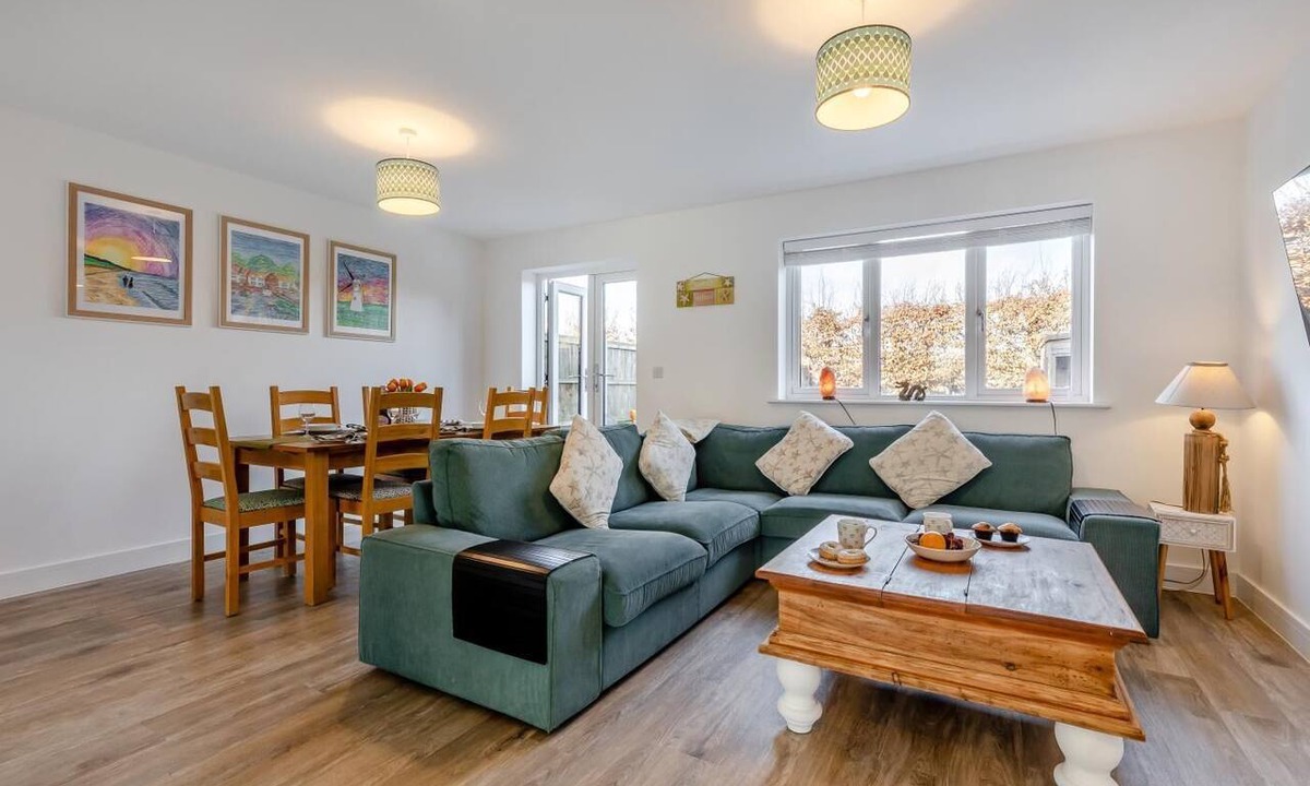 Rollesby Cottage | 3 Bed in Rollesby (oc-h34815)