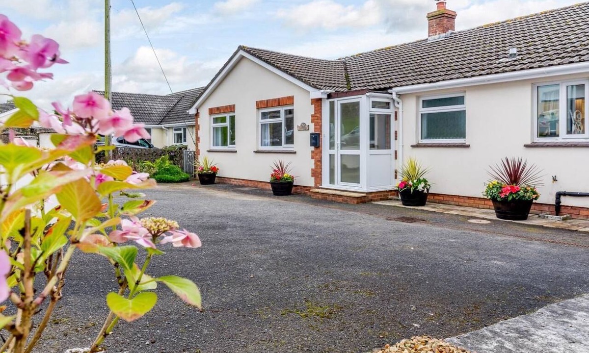 Langtree House | 3 Bed in Torrington (oc-79041)