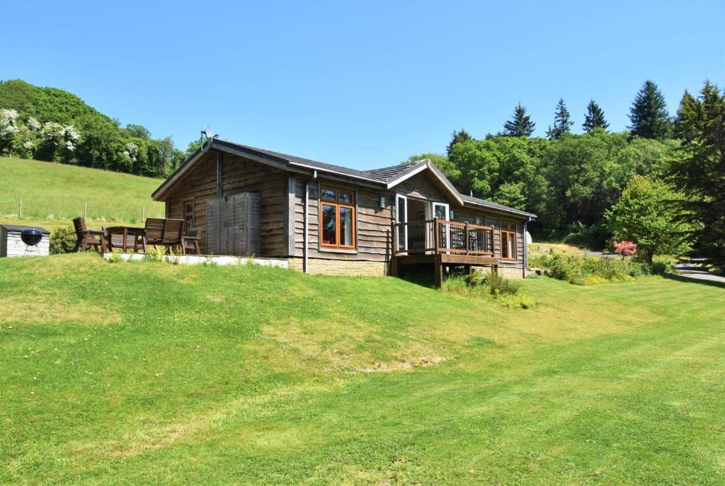 Mount Cabin | 3 Bed in Two Waters Foot oc-m27335