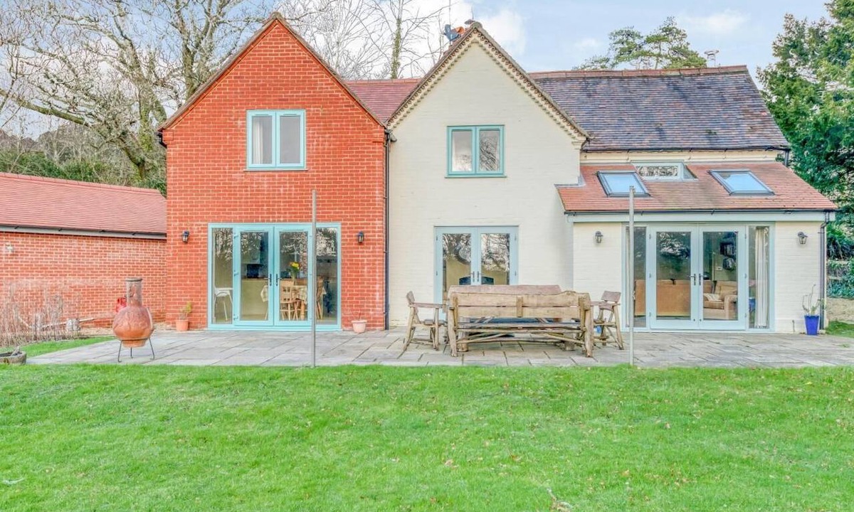 Wareham Cottage | 3 Bed in Wareham (oc-76648)