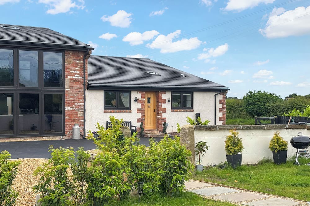Poulton-le-Fylde Cottage | 3 bedroom accommodation in Stalmine, near Poulton-le-Flyde