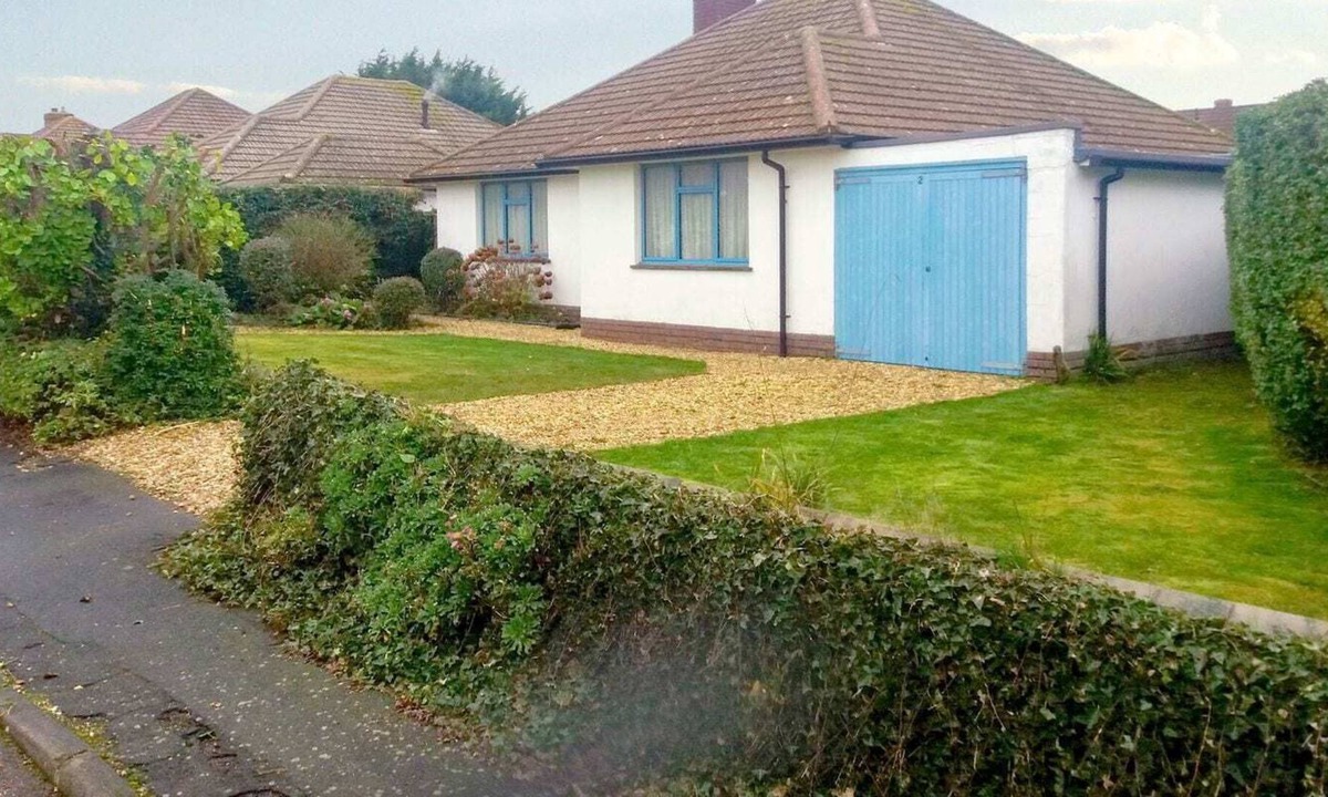 Barton-on-Sea Cottage | 3 bedroom accommodation in Barton-on-Sea