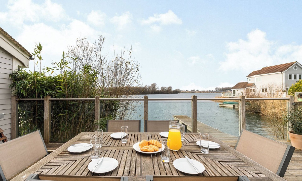 South Cerney Cottage | 3 bedroom accommodation in South Cerney, Cotswolds near Cirencester