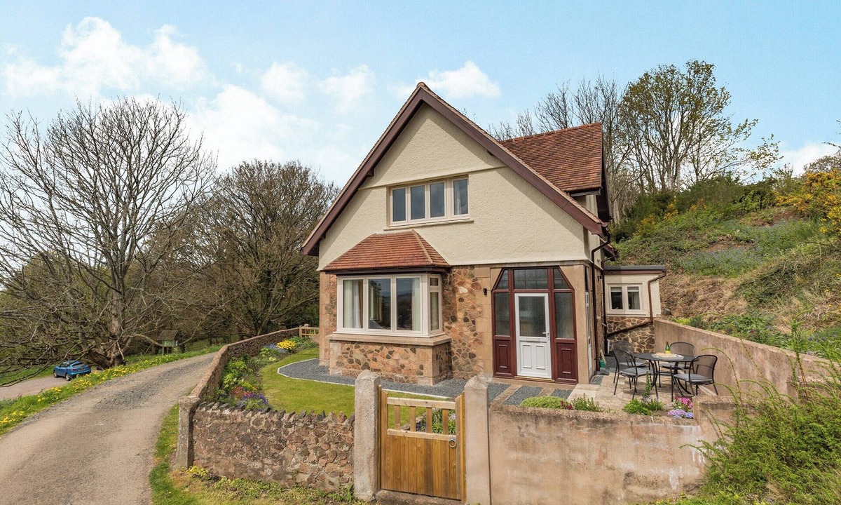 Malvern Cottage | 3 bedroom accommodation in Malvern