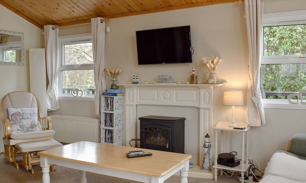 Looe Cottage | 3 bedroom accommodation in Killigarth, near Polperro