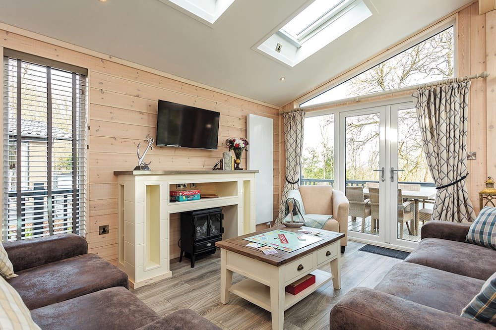 Ryde Ski Chalet | 3 bedroom accommodation in Wootton Bridge, Nr Cowes