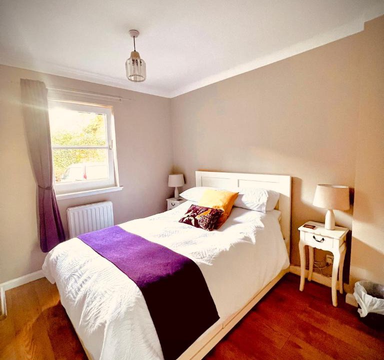 South Queensferry Apartment | 3 Bedroom harbourside apartment, Queensferry, 10 miles from Edinburgh