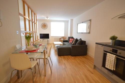 Soho Apartment | 3A Soho Studios 3rd floor by Indigo Flats