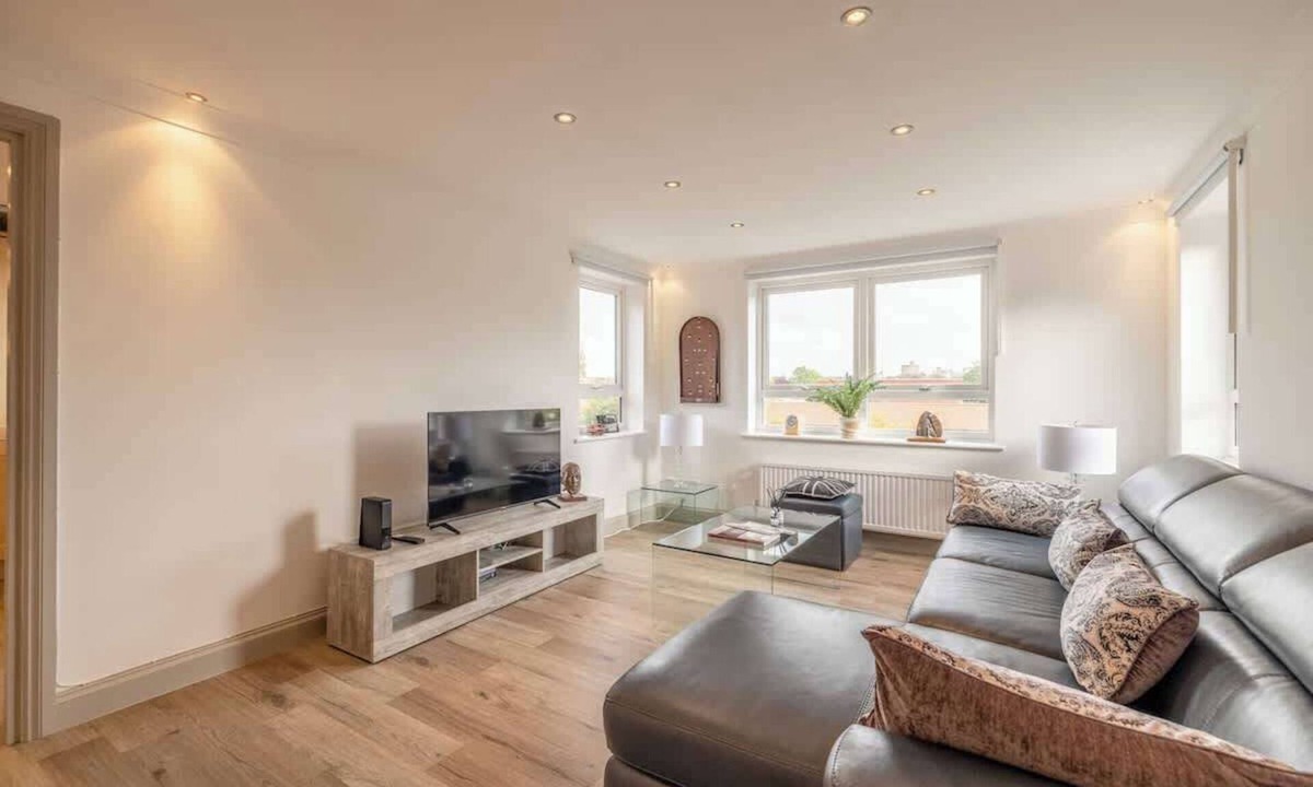 Windsor Apartment | 3Bed 2Bath Penthouse Windsor Long Walk By Tempstay