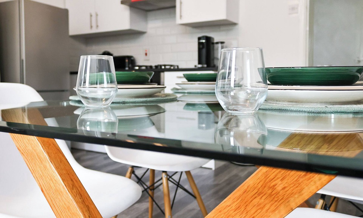 Richmond-upon-Thames Cottage | 4-bed Cottage, Sleeps 8, Walk to Thames Garden