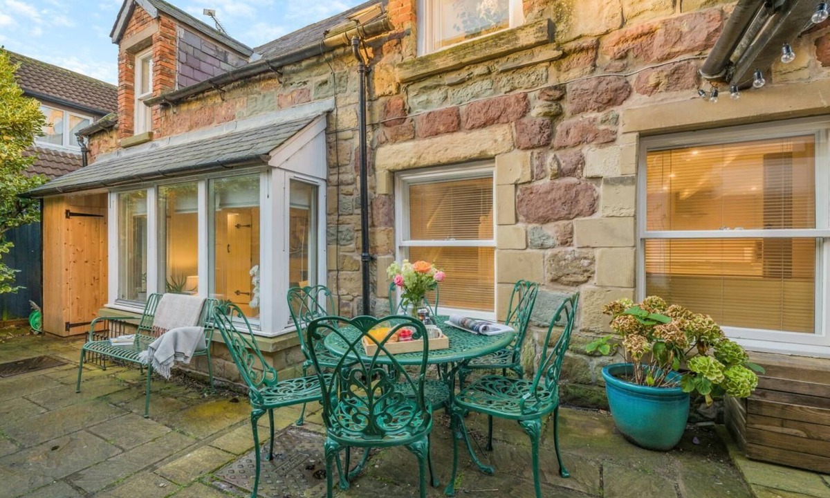 Alnmouth Cottage | 4 Bed in Alnmouth (oc-j30402)