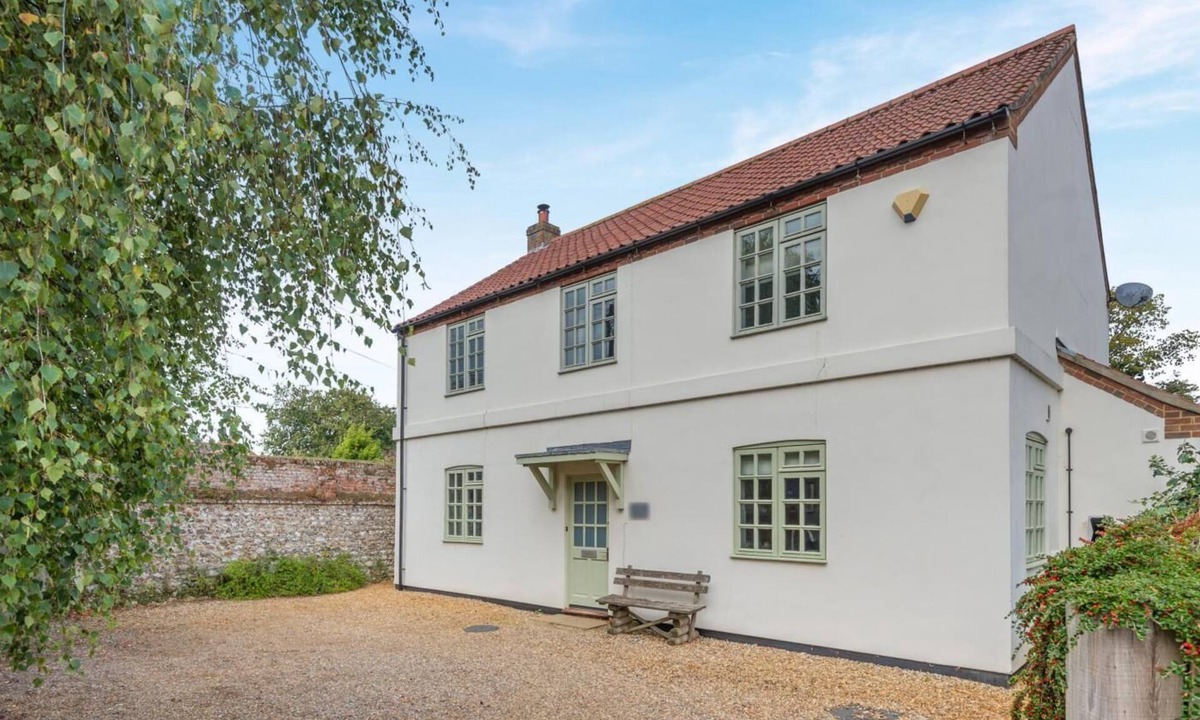 Brancaster Cottage | 4 Bed in Brancaster (oc-1918)