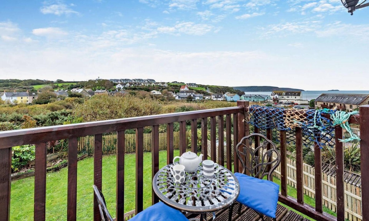 Little Haven Cottage | 4 Bed in Broad Haven (oc-b27955)