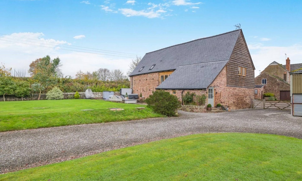 Blakeney Cottage | 4 Bed in Etloe (oc-e34026)