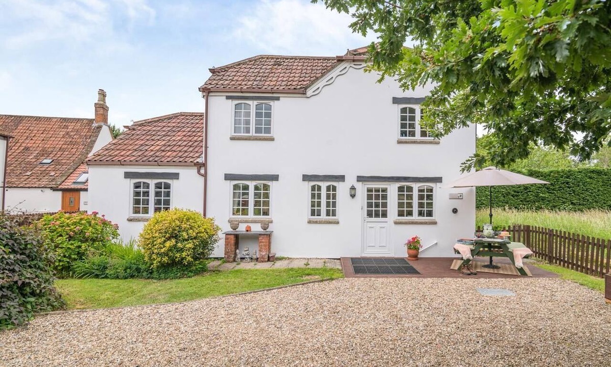 East Brent Cottage | 4 Bed in Highbridge (oc-50929)