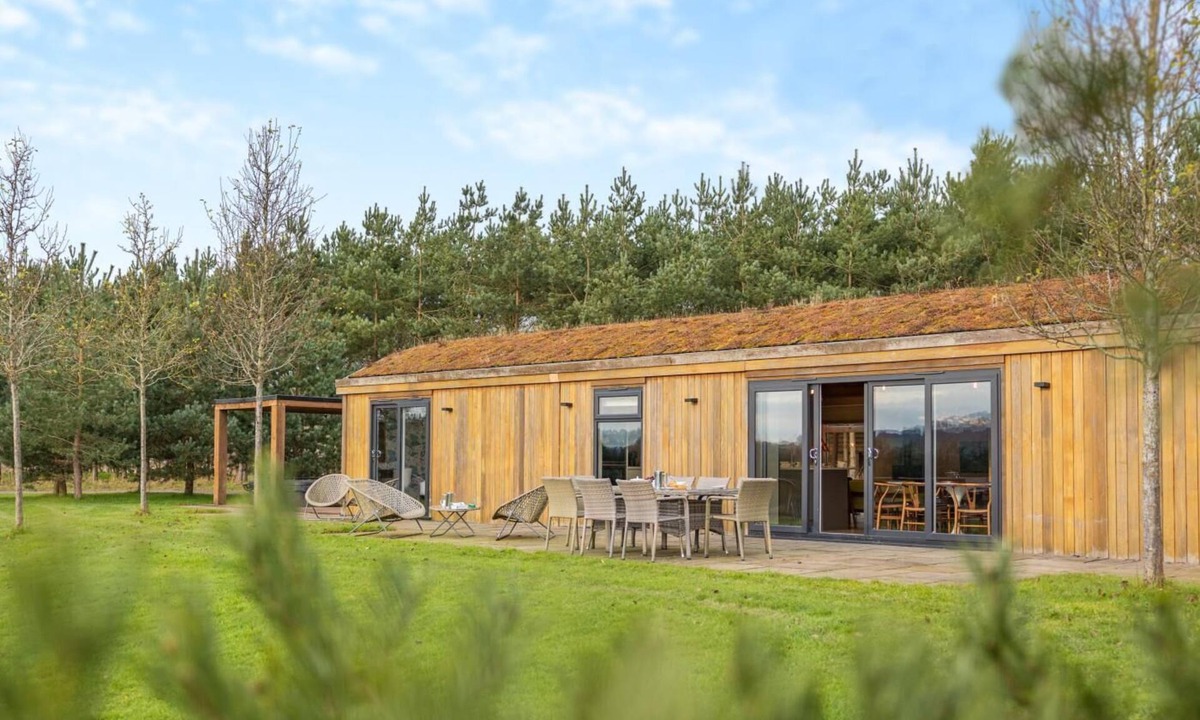Llansantffraid-ym-Mechain Ski Chalet | 4 Bed in Llansanffraid (oc-k30383)