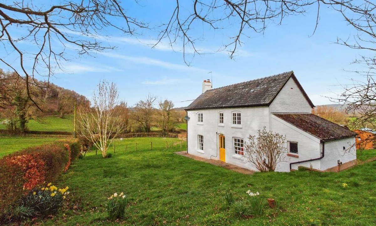 Llansantffraid-ym-Mechain Cottage | 4 Bed in Llansantffraid (oc-g38212)