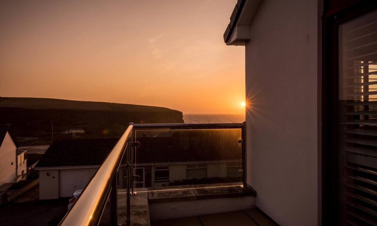 Mawgan Porth Cottage | 4 Bed in Mawgan Porth (oc-p00611)