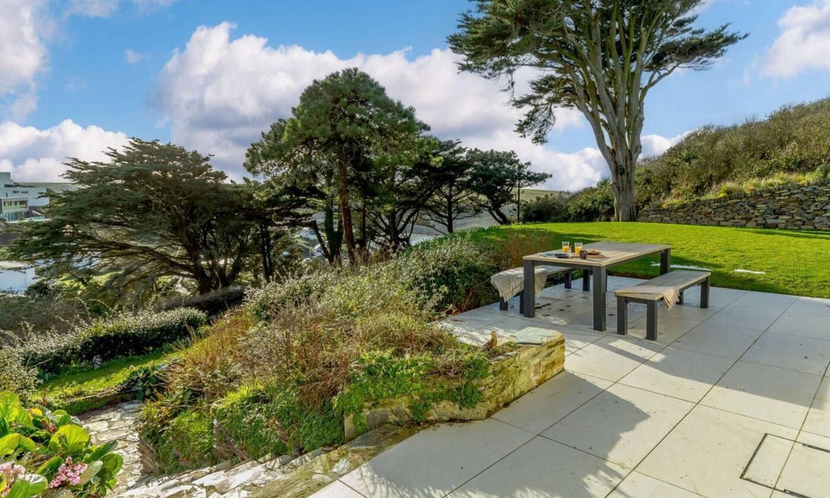 Trenance Cottage | 4 Bed in Mawgan Porth (oc-d26830)