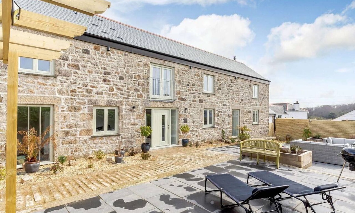 Redruth Cottage | 4 Bed in Redruth (oc-85825)