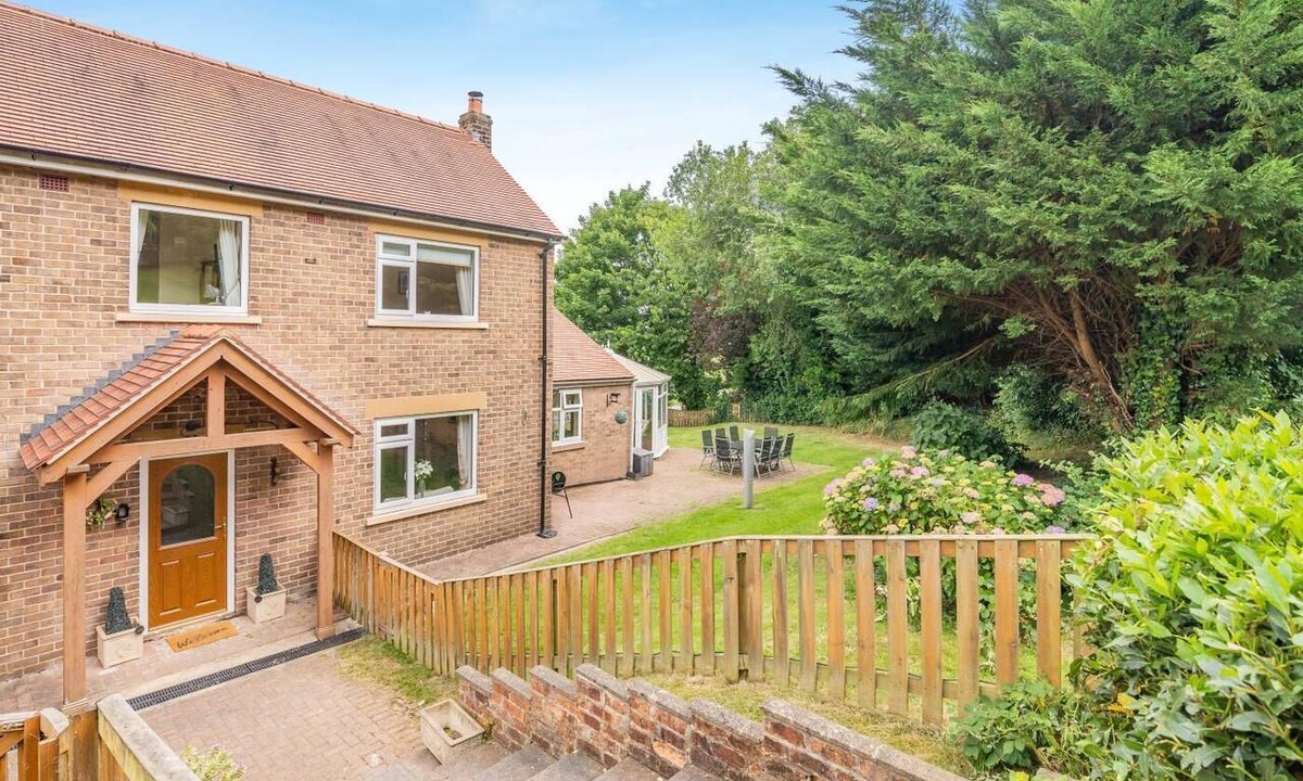 Scalby Cottage | 4 Bed in Suffield (oc-sa013)