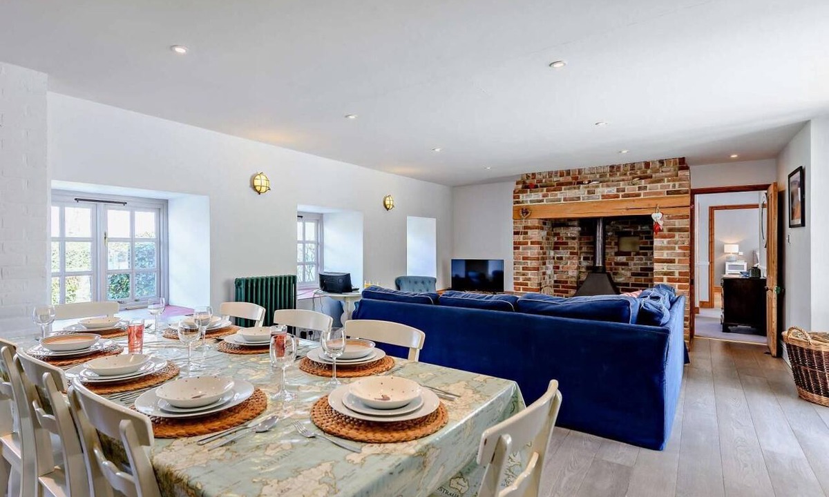 West Lulworth House | 4 Bed in Wareham (oc-dc176)