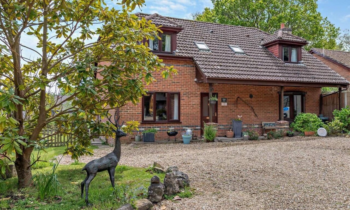 Wareham Cottage | 4 Bed in Wareham (oc-77511)