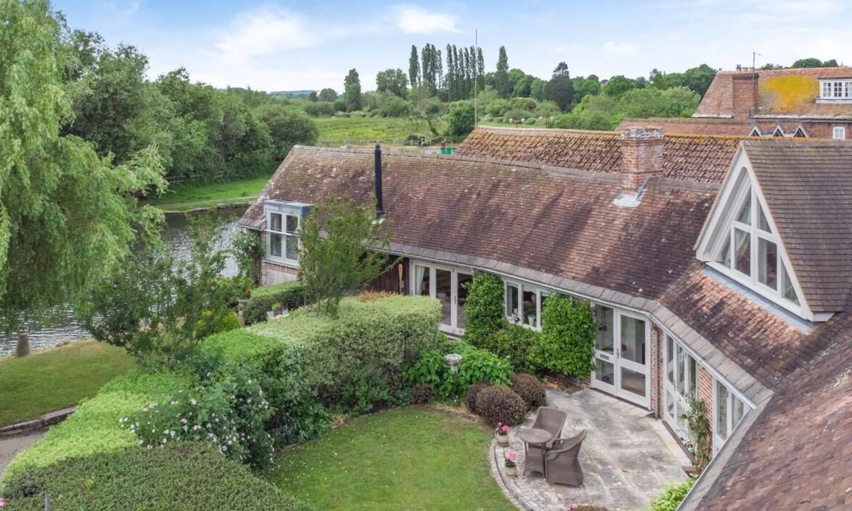 Wareham Cottage | 4 Bed in Wareham (oc-r30563)