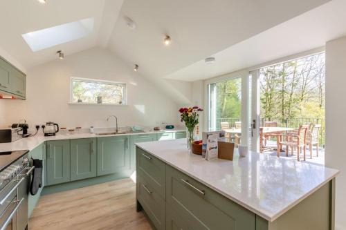 Broughton Mills House | 4 Bed in Water Yeat oc-c30989