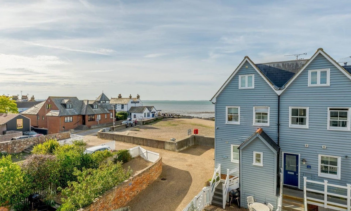 Whitstable Cottage | 4 Bed in Whitstable (oc-s28124)