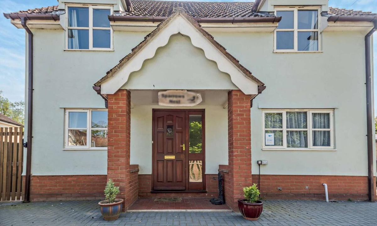 Martlesham Cottage | 4 Bed in Woodbridge (oc-s27356)
