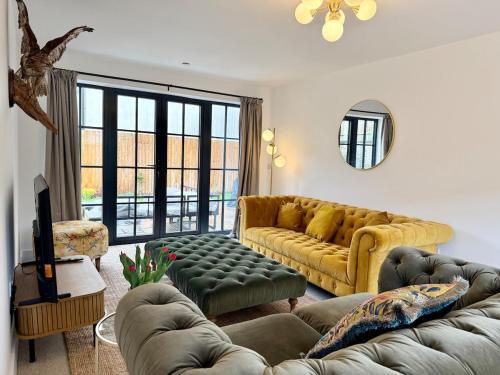 Chepstow House | 4 Bed Luxury home, Sauna, Hot tub, Sleeps 9