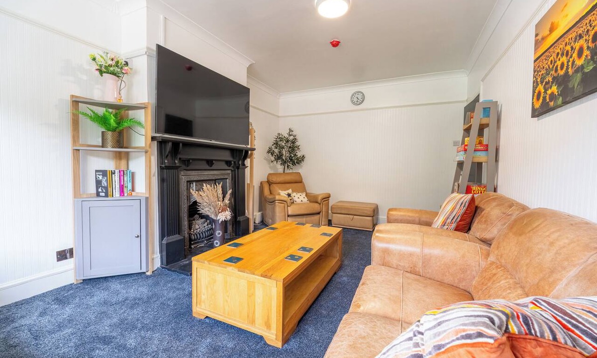Sutton Coldfield House | 4-Bed Sutton Home: Games Room & Parking | Sleeps 8 | Great Location