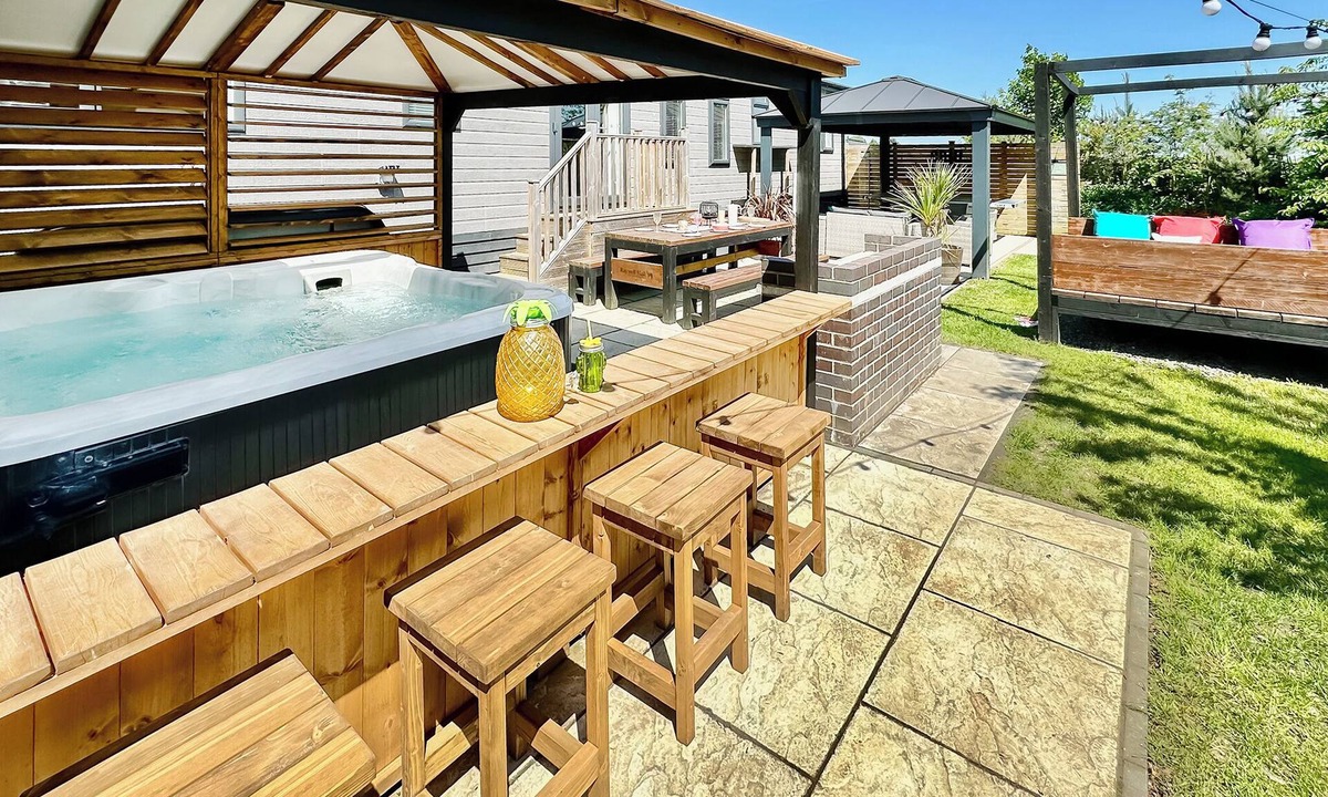Raywell Ski Chalet | 4 bedroom accommodation in Raywell, Beverley
